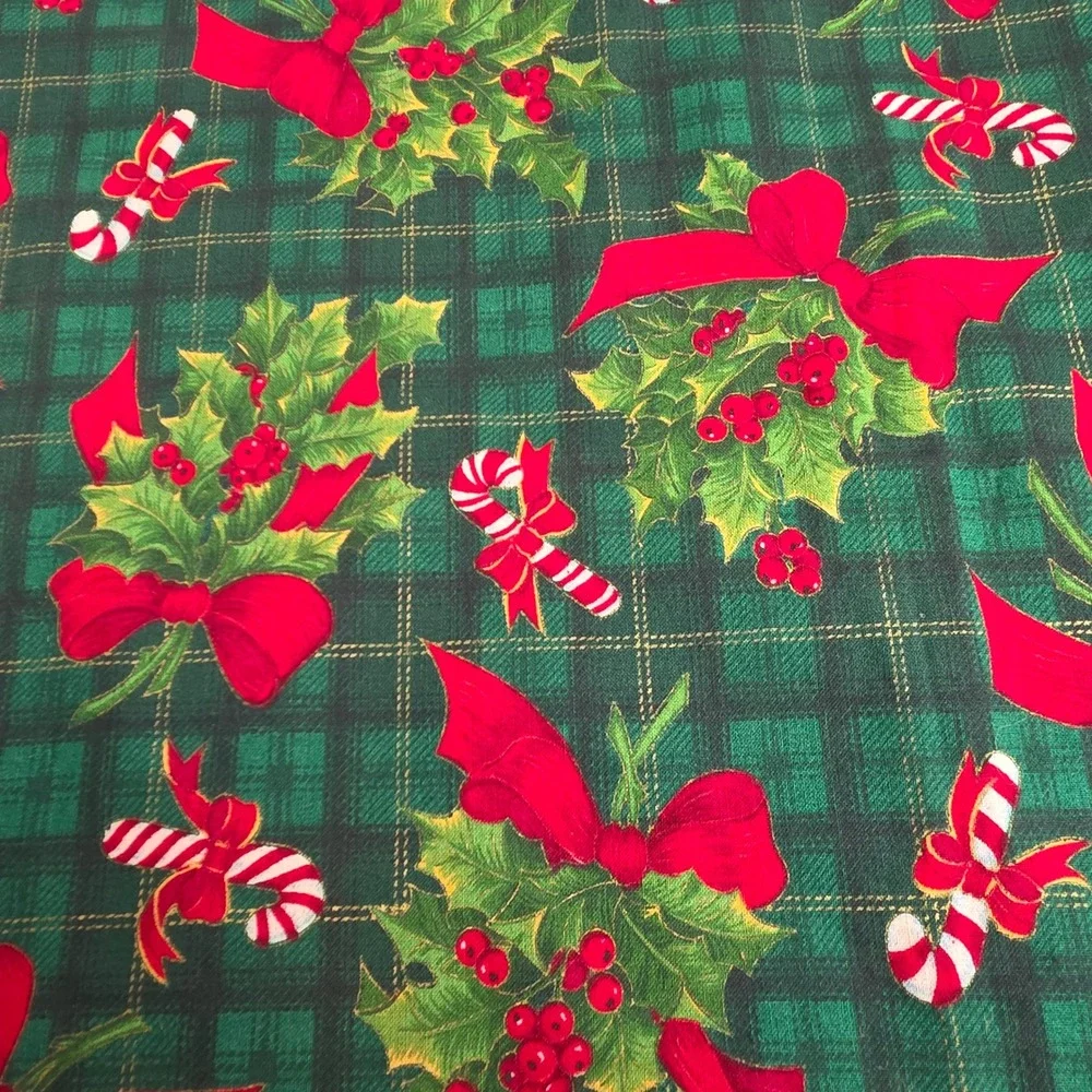 CLEARANCE 💲6️⃣ Christmas Table Runner‎ Holly Candy Cane Plaid Green Red Tassel